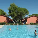 Bright Flat With Shared Swimming Pool Lejlighed
