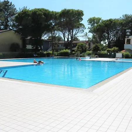Bright With Terrace And Shared Swimming Pool - Beahost *
