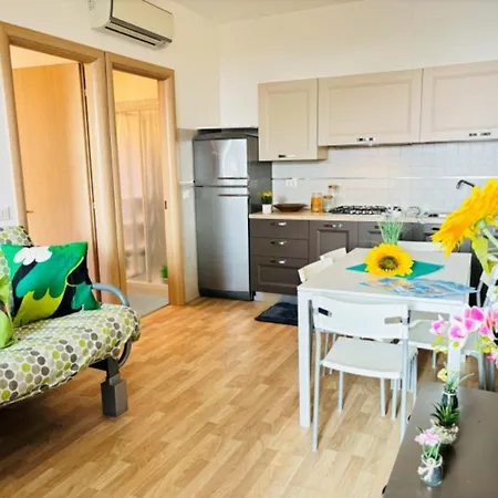 Apartment Bright With Terrace And Shared Swimming Pool - Beahost