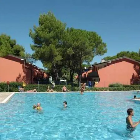 Bright With Terrace And Shared Swimming Pool - Beahost