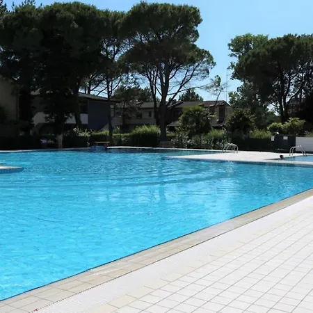 Bright Flat With Shared Swimming Pool