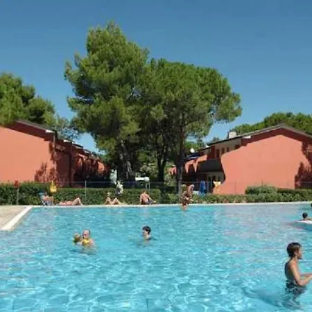 Bright Flat With Shared Swimming Pool Apartmán