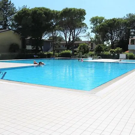 Bright Flat With Shared Swimming Pool Apartmán